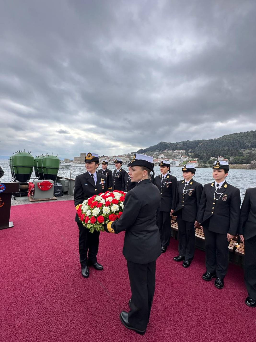 İlk kadın amirali Gökçen Fırat Deniz Harp Okulu öğrencileriyle TCG Nusret'te buluştu - Resim: 13